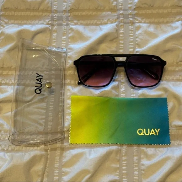 QUAY Australia ON THE FLY Sunglasses - Picture 2 of 2